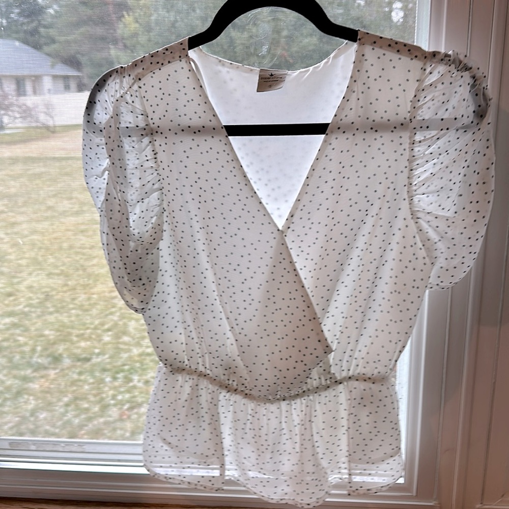Beautiful blouse - Picture 2 of 6